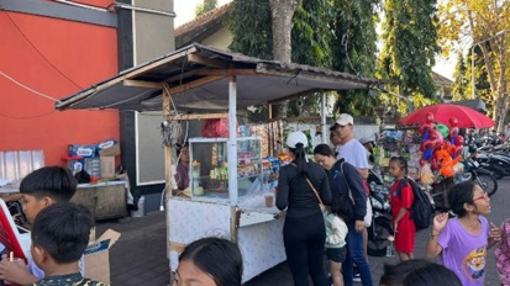 Sundari Berkah: Kehangatan Toko Lokal yang Menghiasi Jalan Jend A Yani